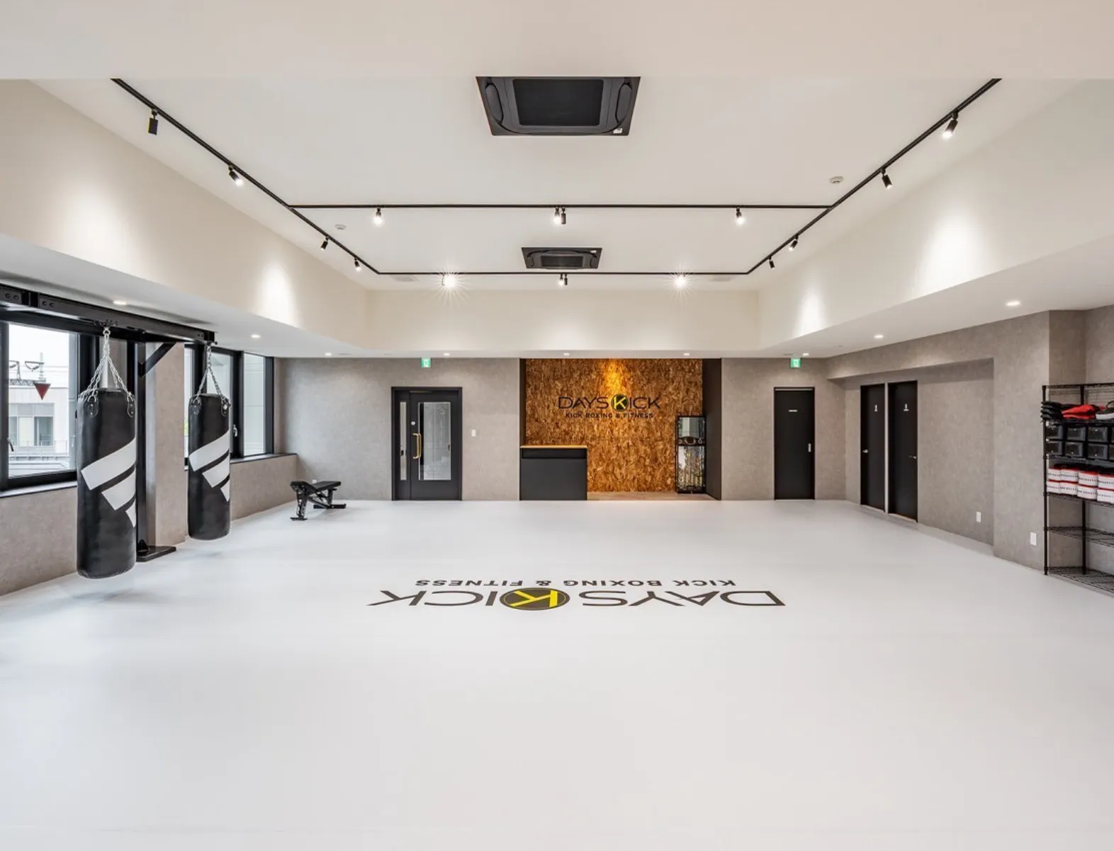 清潔で広々なトレーニング空間